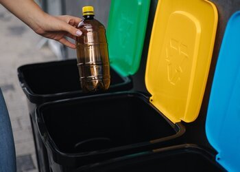 Distribution des bacs d'emballages ménagers recyclables