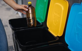 Distribution des bacs d'emballages ménagers recyclables
