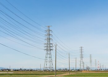 Inspection aérienne des lignes haute tension par EDF Archipel