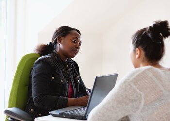 Le Bus France Services reprend la route dans le Nord Grande-Terre